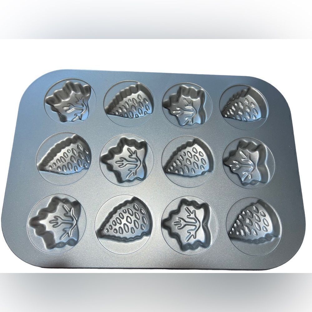 The Pampered Chef retired rectangular Harvest cake pan with 12 molds